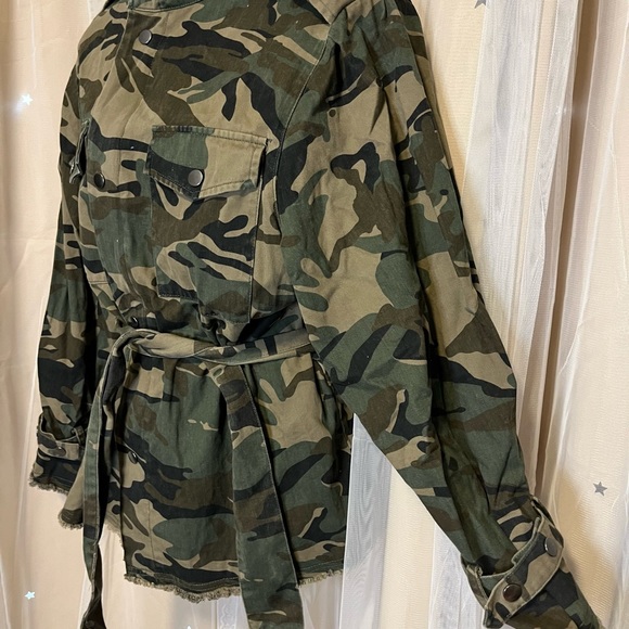 Forever21 Contemporary lightweight camo jacket Women’s size S. Great condition! - Picture 3 of 6